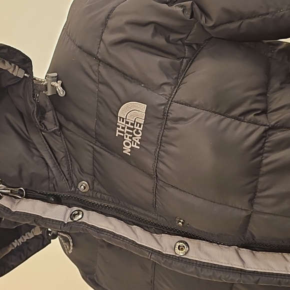 The North Face Women's Black Hooded Puffer Jacket 600 Fill - Picture 6 of 13